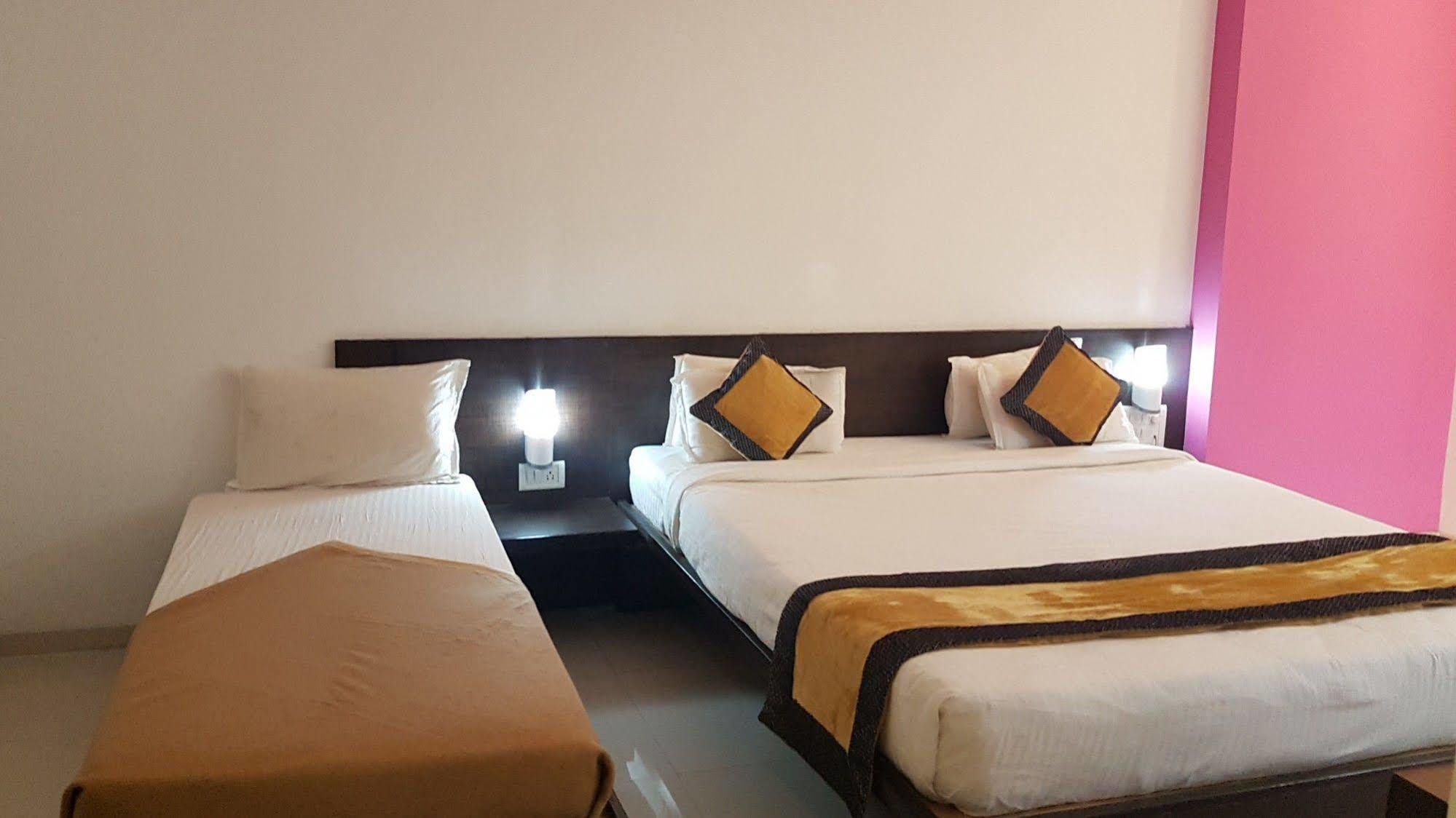 Hotel Golden View Shirdi Zewnętrze zdjęcie